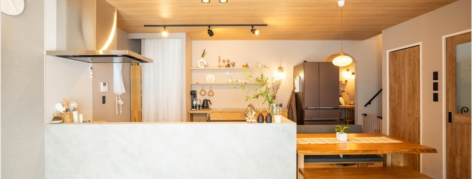 アレスって、何の会社？